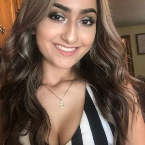 Meet your Posher, Daniela